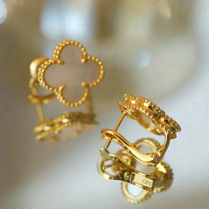[Elowen Jewels]CLOVER MEDIUM 1 MOTIFS  WHITE MOP STUD EARRINGS