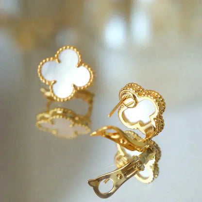 [Elowen Jewels]CLOVER MEDIUM 1 MOTIFS  WHITE MOP STUD EARRINGS