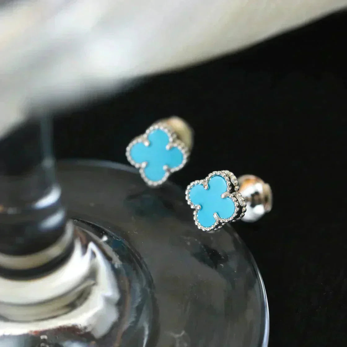 [Elowen Jewels]CLOVER MINI 9.5MM ONYX STUD EARRINGS SILVER