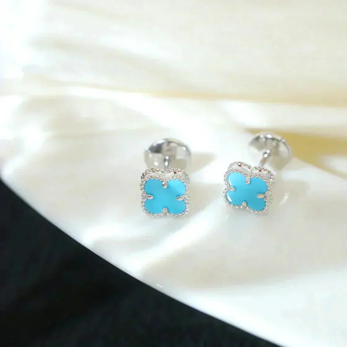 [Elowen Jewels]CLOVER MINI 9.5MM ONYX STUD EARRINGS SILVER