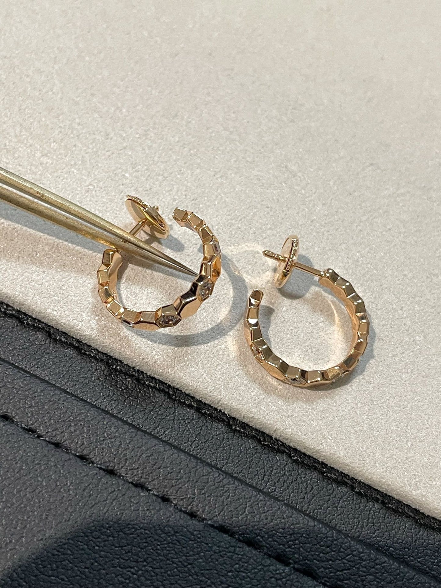 [Elowen Jewels]Hollow Design Four-Leaf Clover Flower Shape Earrings