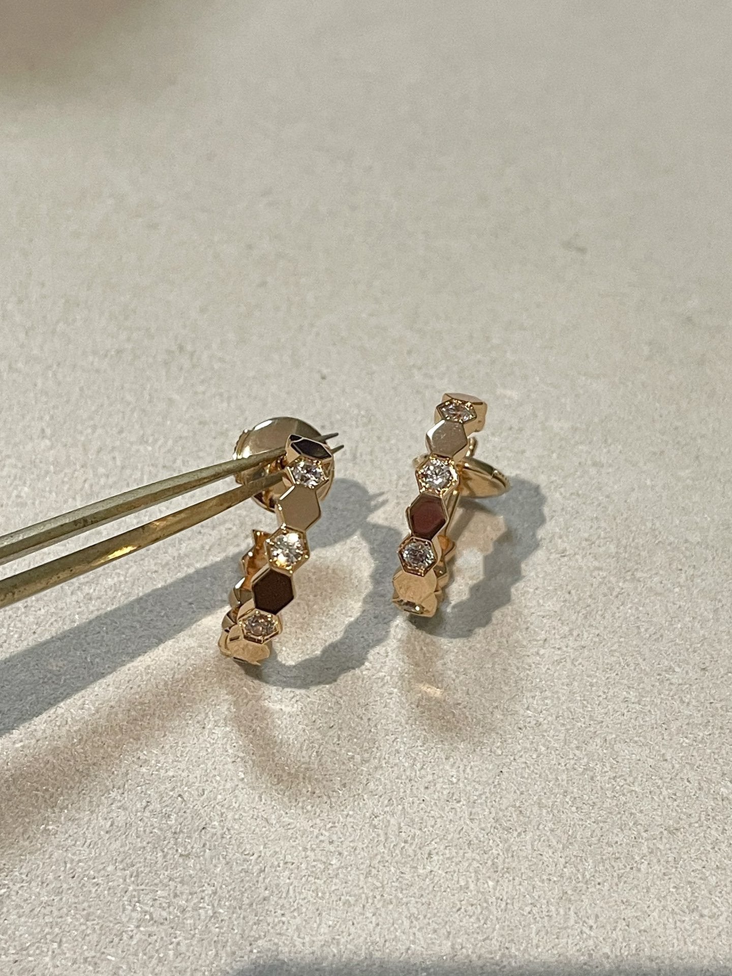 [Elowen Jewels]Hollow Design Four-Leaf Clover Flower Shape Earrings
