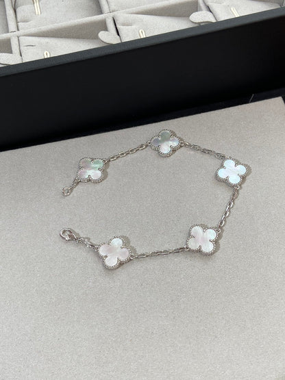[Elowen Jewels]CLOVER WHITE PEARL MOP 5 MOTIF BRACELET COLLECTION