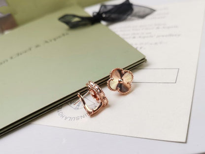 [Elowen Jewels]CLOVER MEDIUM STUD EARRINGS