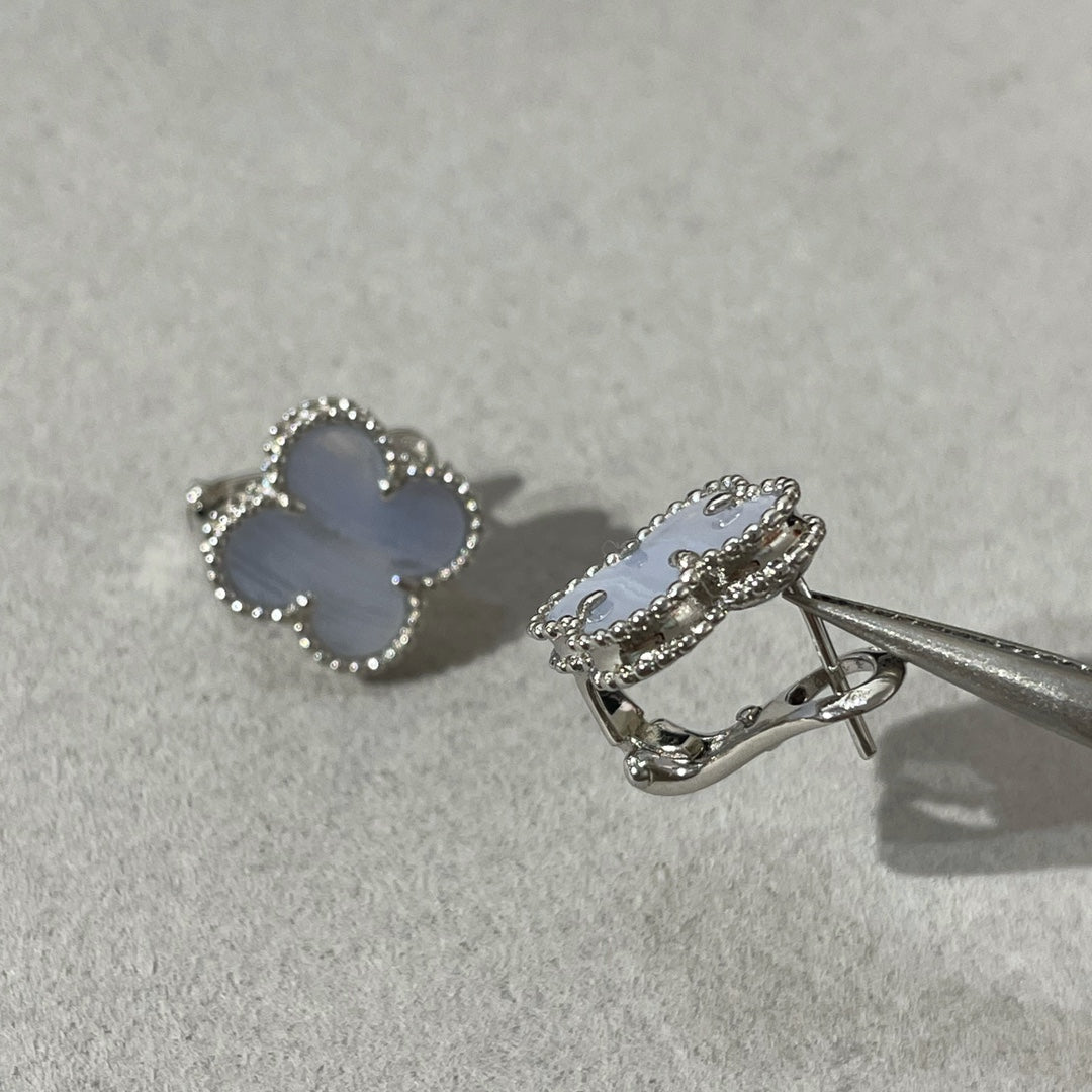 [Elowen Jewels]CLOVER CHALCEDONY SILVER STUD EARRINGS