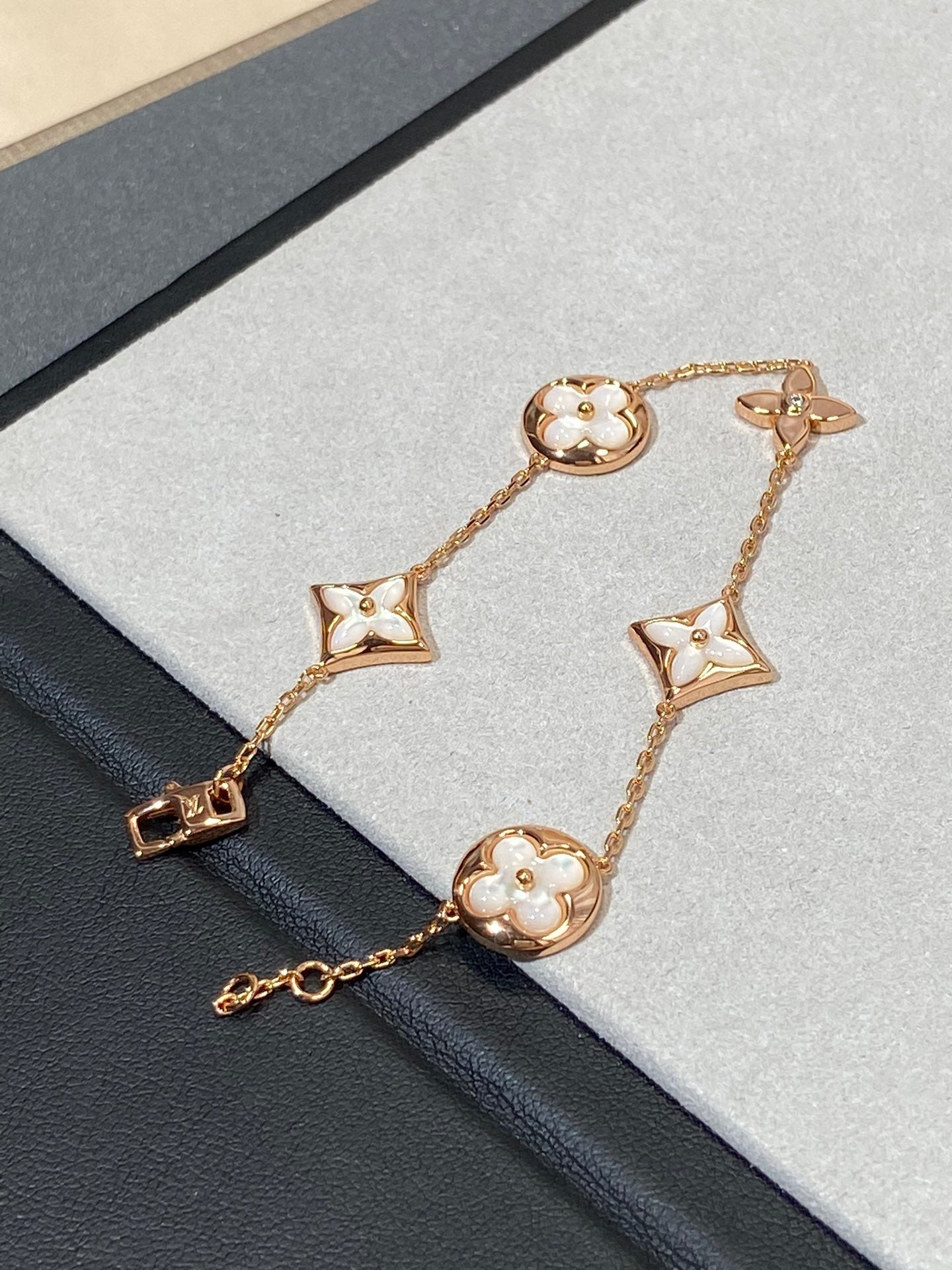 [Elowen Jewels]STAR AND SUN 5 MOTIF MOP PINK GOLD BRACELET