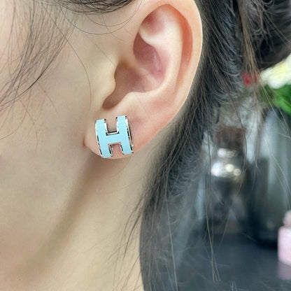 [Elowen Jewels]POP H SKY BLUE STUD EARRINGS