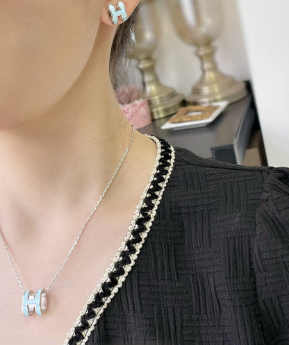 [Elowen Jewels]POP H SKY BLUE STUD EARRINGS