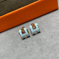 [Elowen Jewel]POP H SKY BLUE STUD EARRINGS