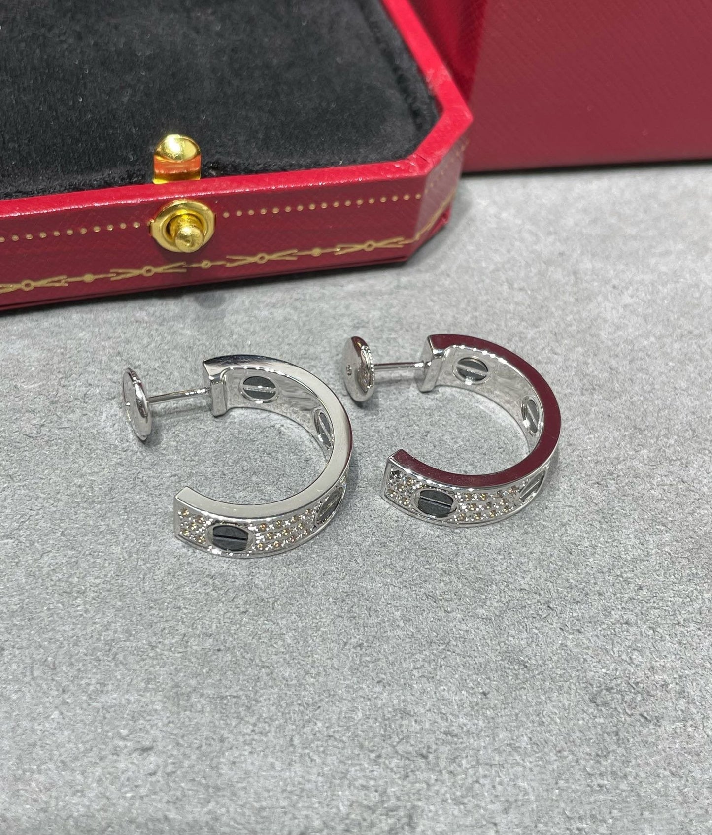 [Elowen Jewels]LOVE CERAMIC DIAMOND PAVED SILVER EARRINGS