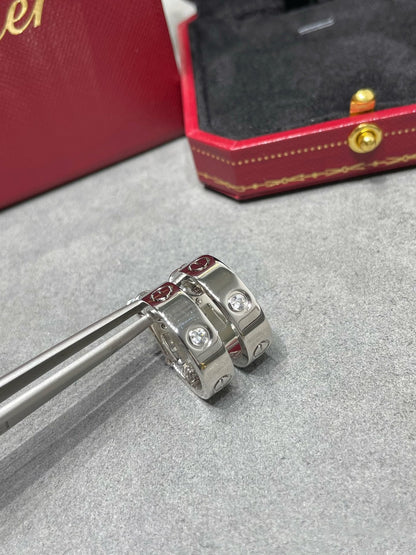 [Elowen Jewels]LOVE 5.5MM 1 DIAMOND EARRINGS