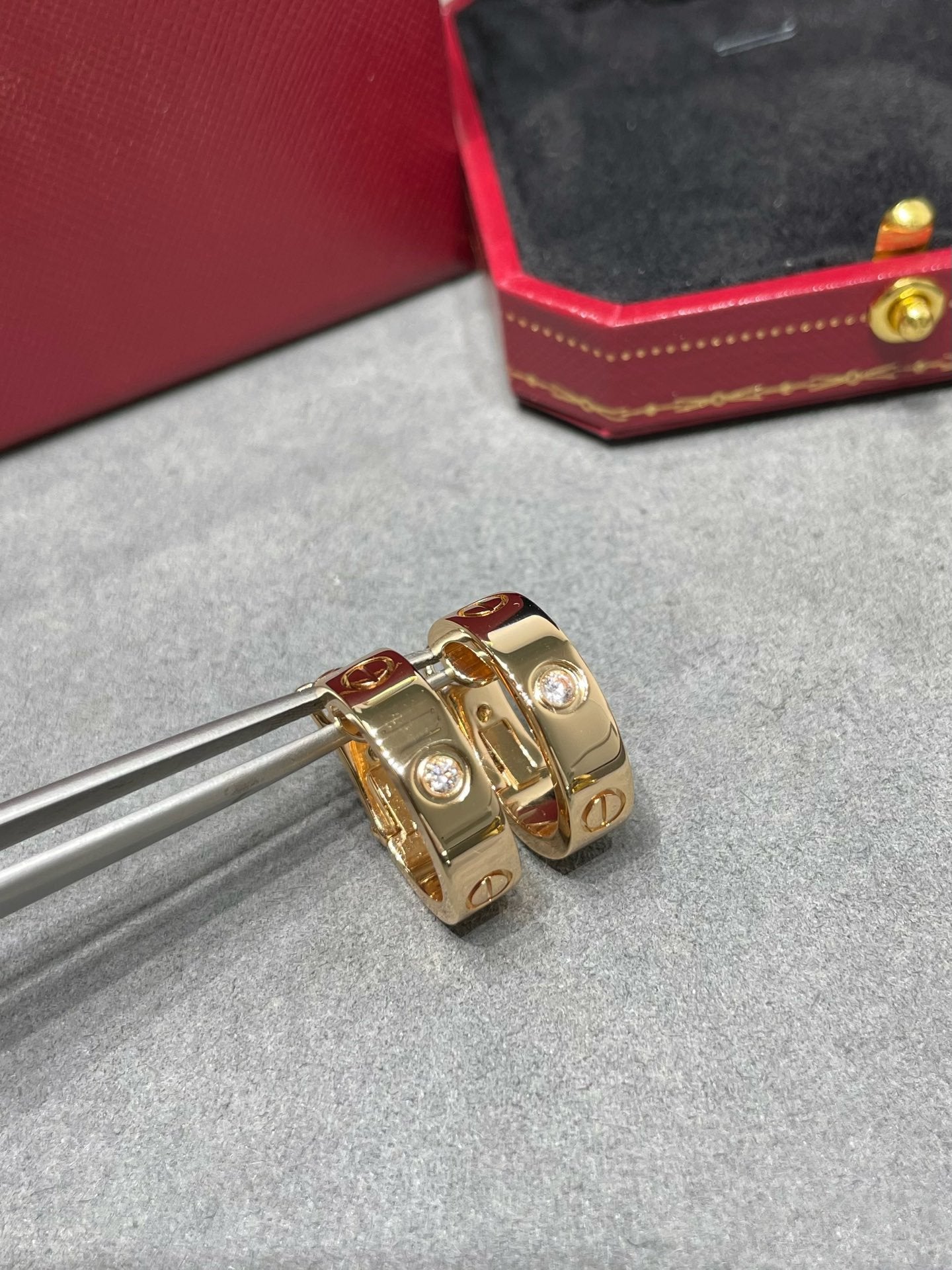 [Elowen Jewels]LOVE 5.5MM 1 DIAMOND EARRINGS
