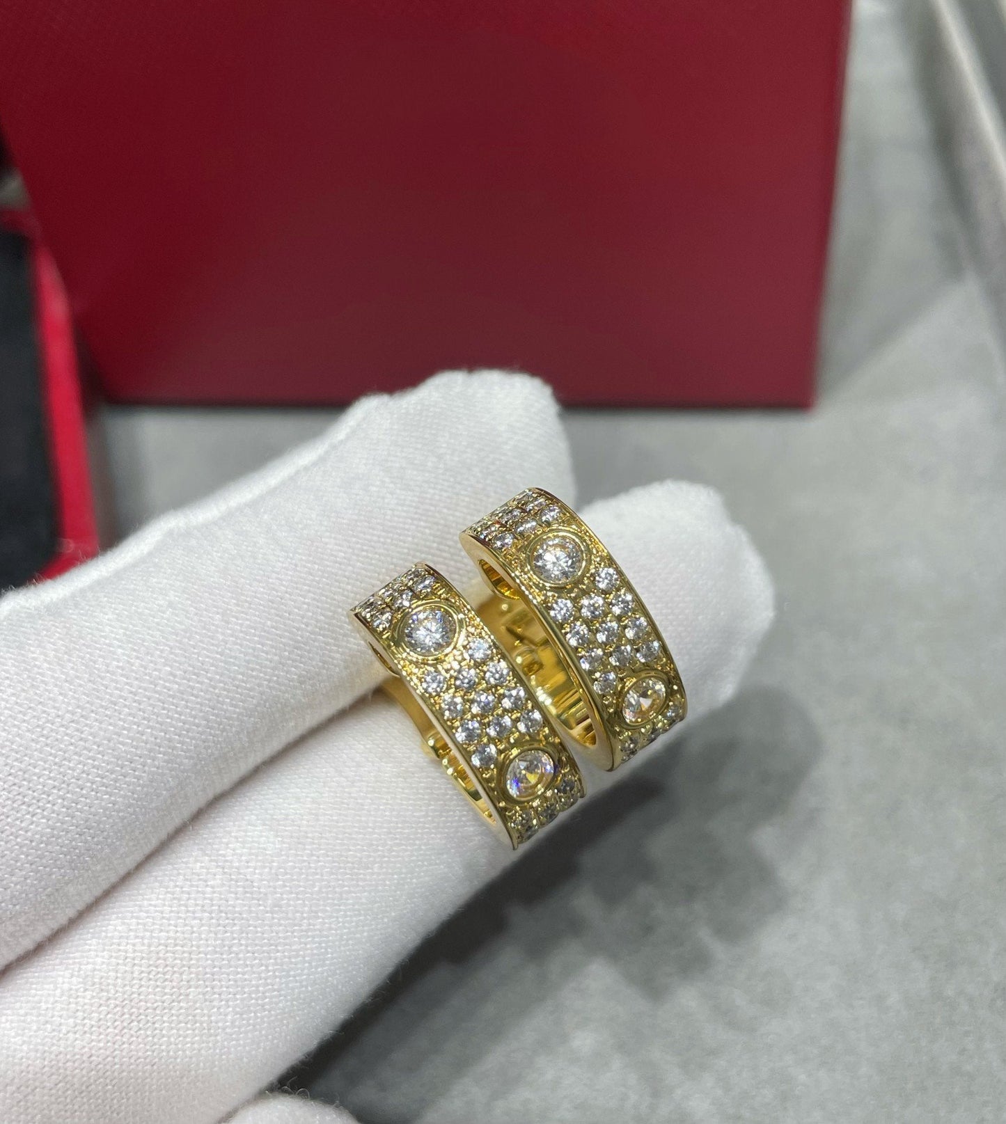 [Elowen Jewels]LOVE 5.5MM DIAMOND PAVED EARRINGS
