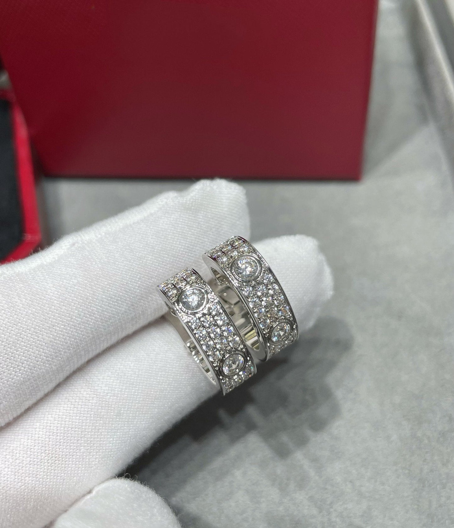 [Elowen Jewels]LOVE 5.5MM DIAMOND PAVED EARRINGS