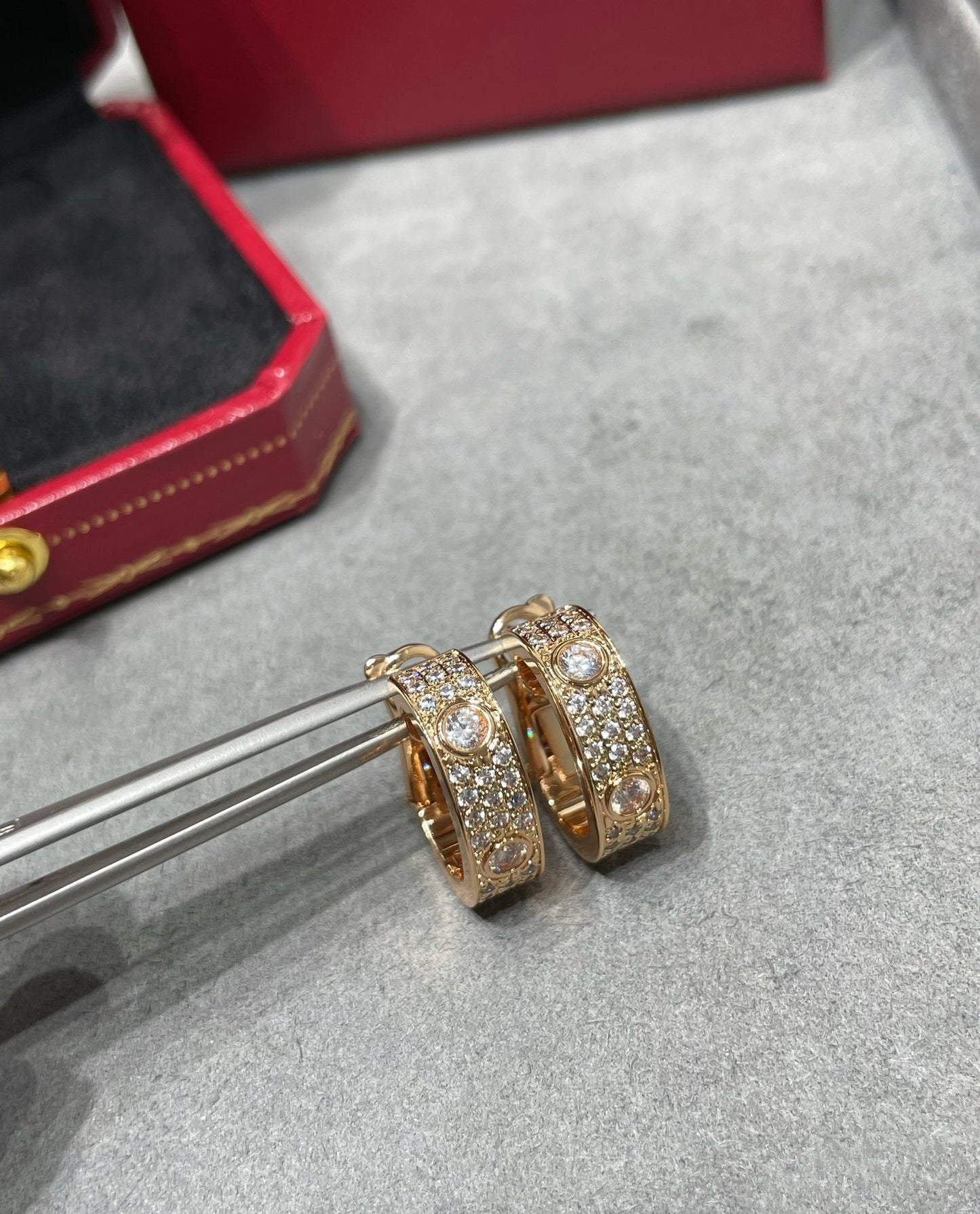 [Elowen Jewels]LOVE 5.5MM DIAMOND PAVED EARRINGS