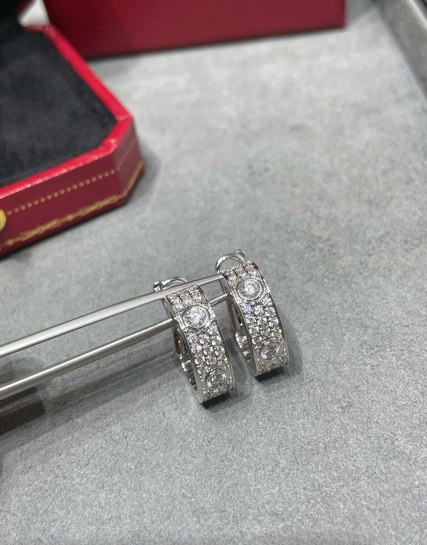 [Elowen Jewels]LOVE 5.5MM DIAMOND PAVED EARRINGS