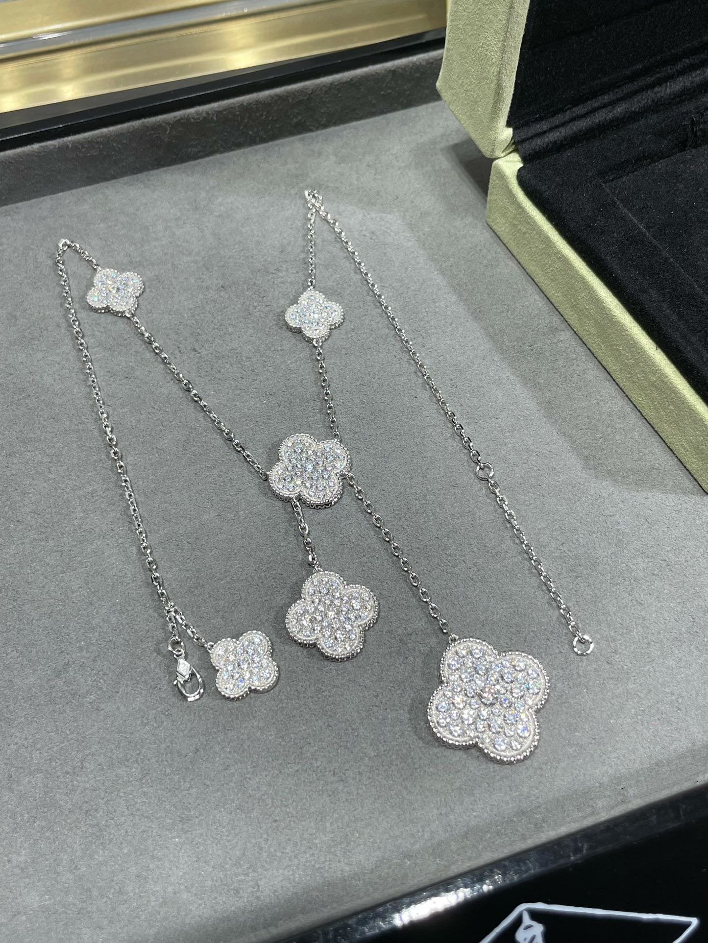 [Elowen Jewels]CLOVER 6 MOTIF DIAMOND PAVED NECKLACE
