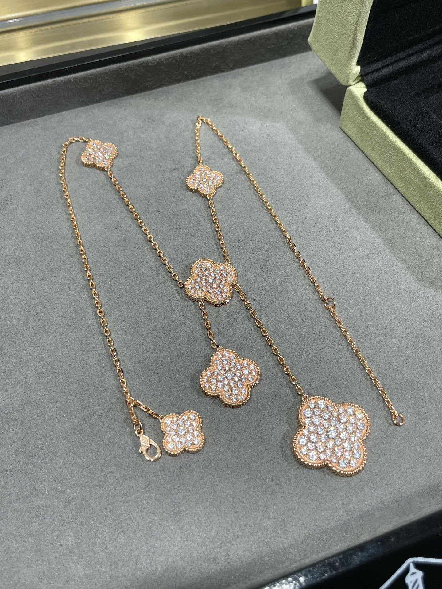 [Elowen Jewels]CLOVER 6 MOTIF DIAMOND PAVED NECKLACE
