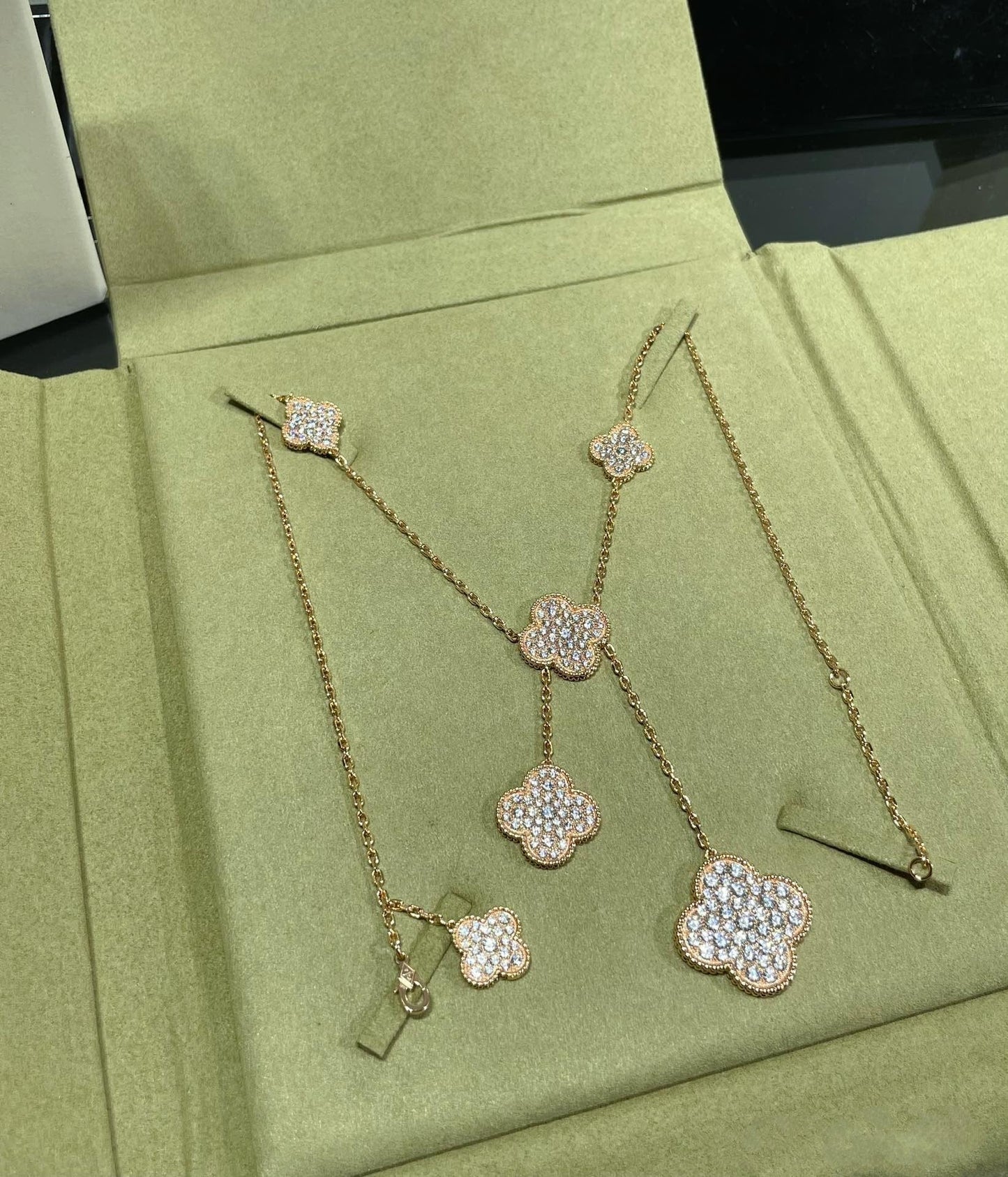 [Elowen Jewels]CLOVER 6 MOTIF DIAMOND PAVED NECKLACE