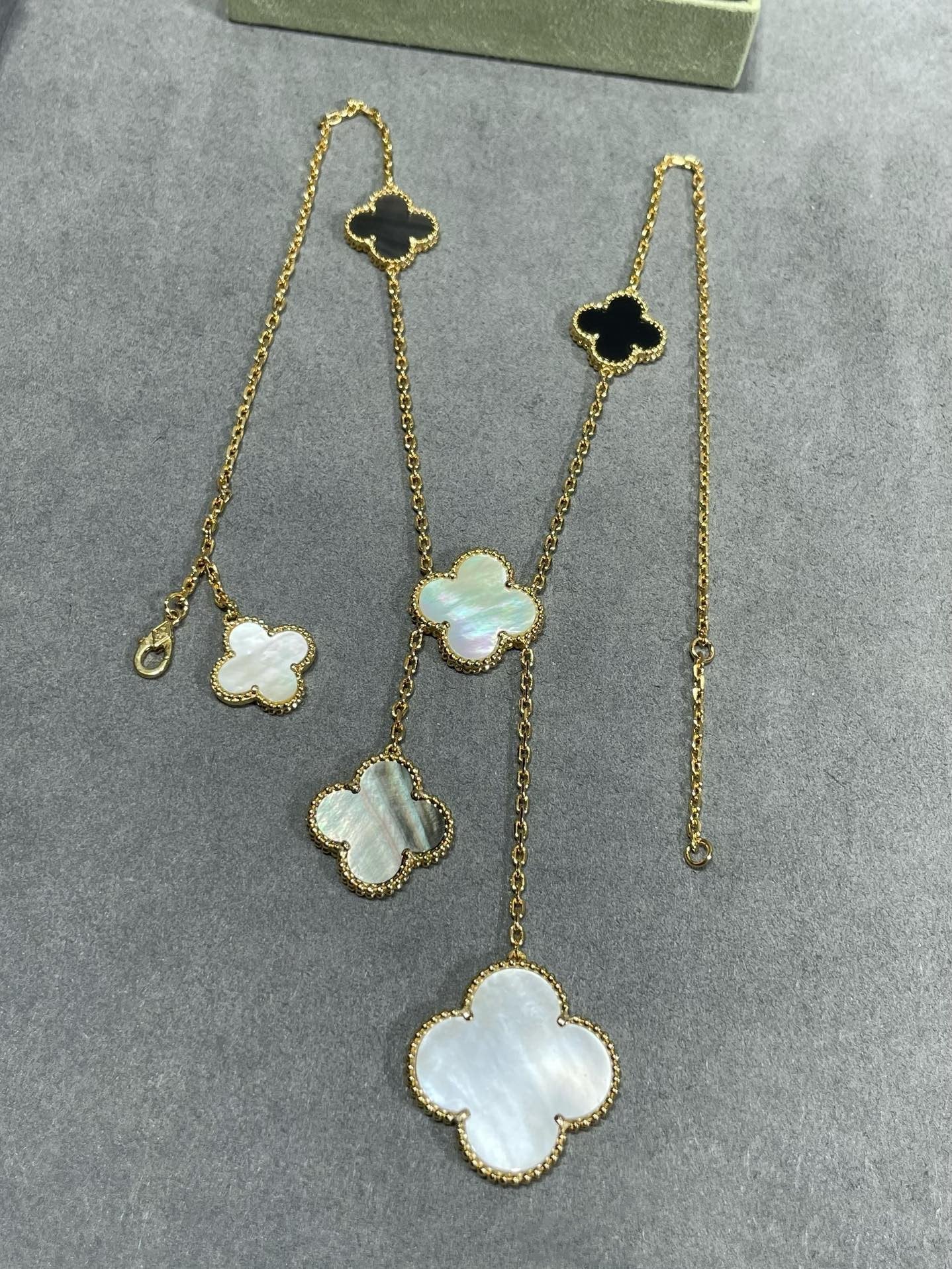 [Elowen Jewels]CLOVER 6 MOTIF MOP ONYX GOLD NECKLACE