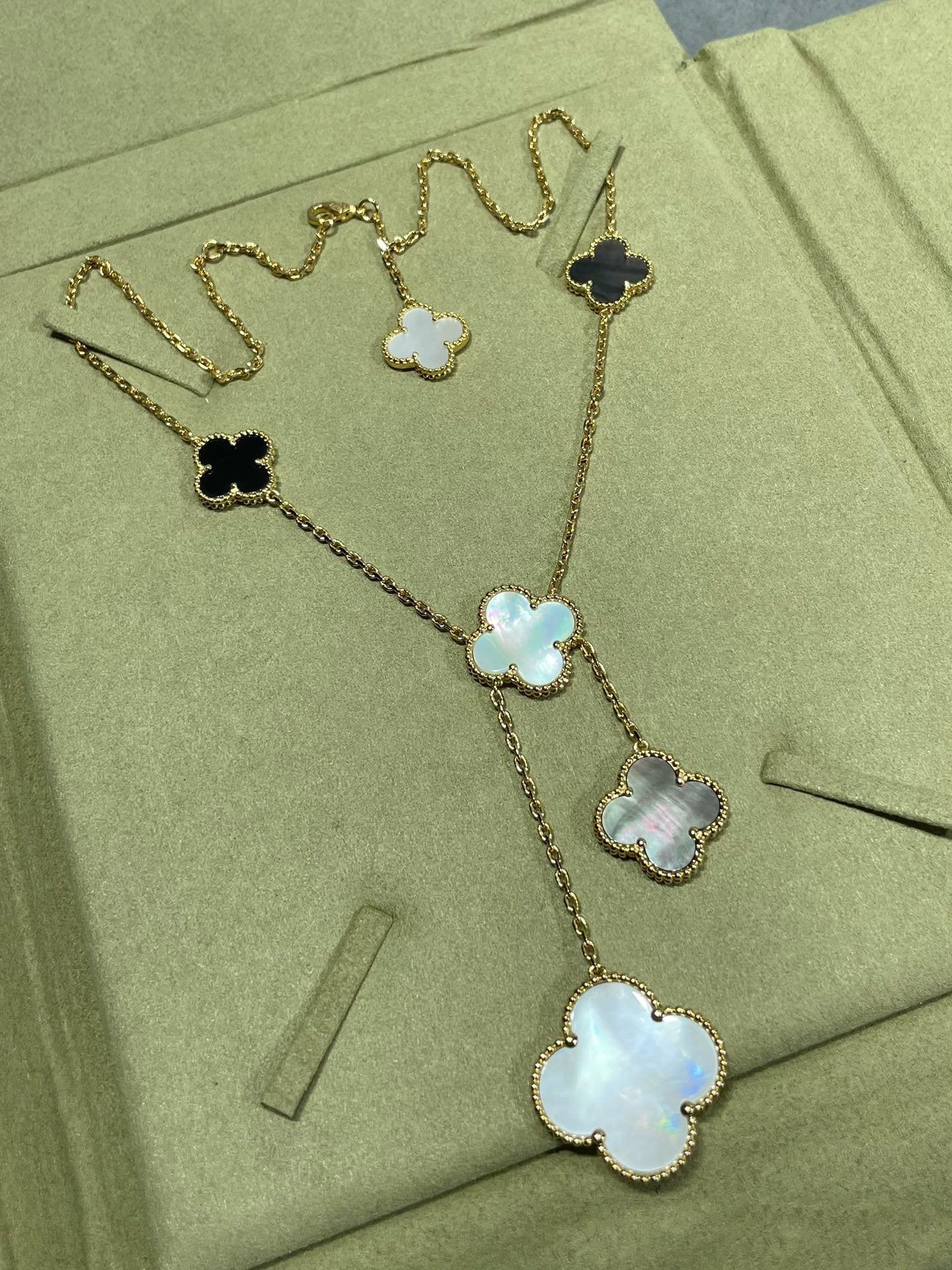 [Elowen Jewels]CLOVER 6 MOTIF MOP ONYX GOLD NECKLACE