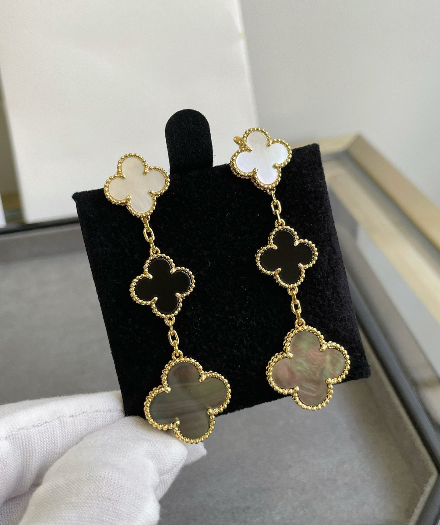 [Elowen Jewels]CLOVER 3 MOTIF MOP ONYX DARK MOP PINK GOLD EARRINGS