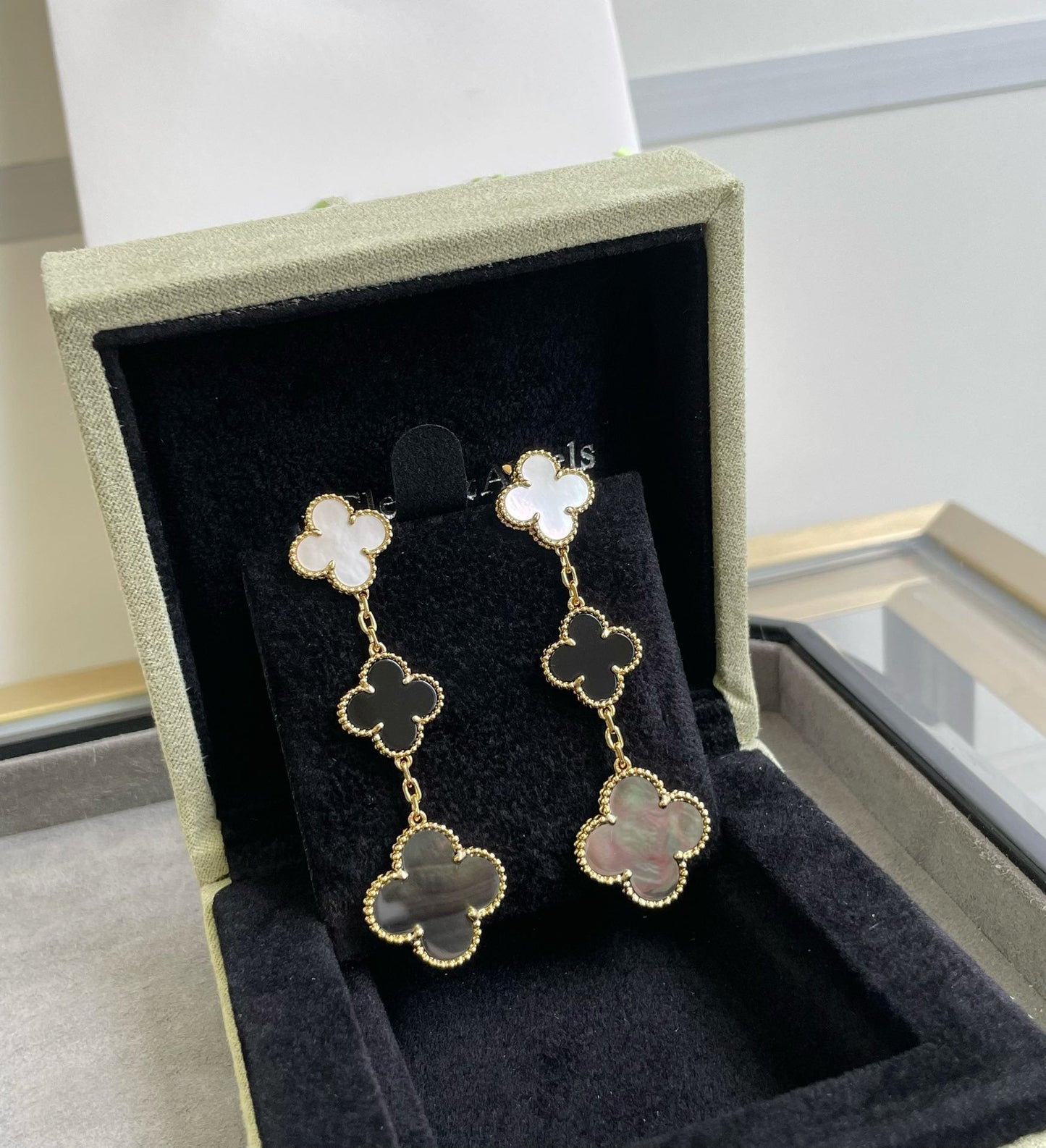 [Elowen Jewels]CLOVER 3 MOTIF MOP ONYX DARK MOP PINK GOLD EARRINGS