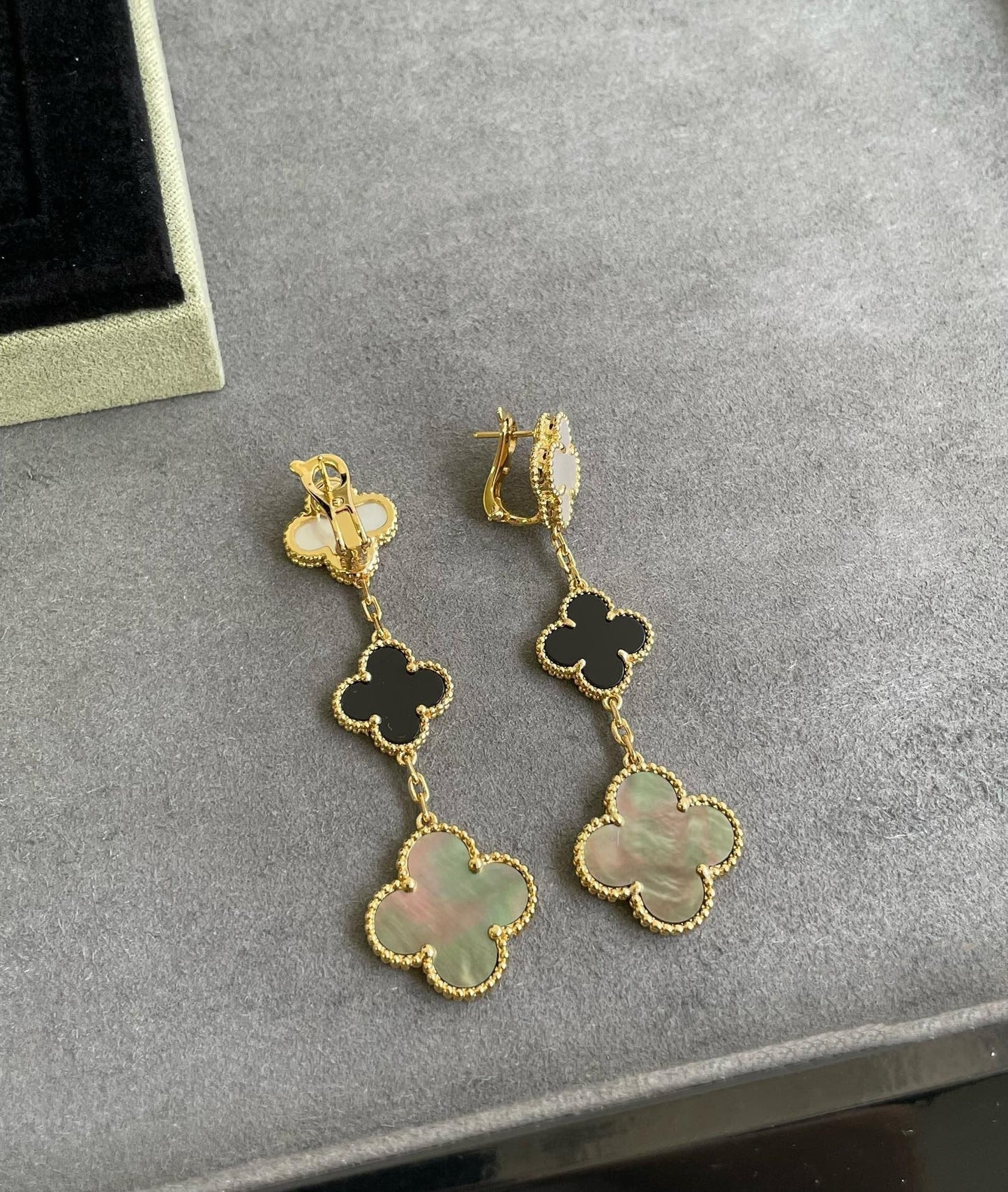 [Elowen Jewels]CLOVER 3 MOTIF MOP ONYX DARK MOP PINK GOLD EARRINGS