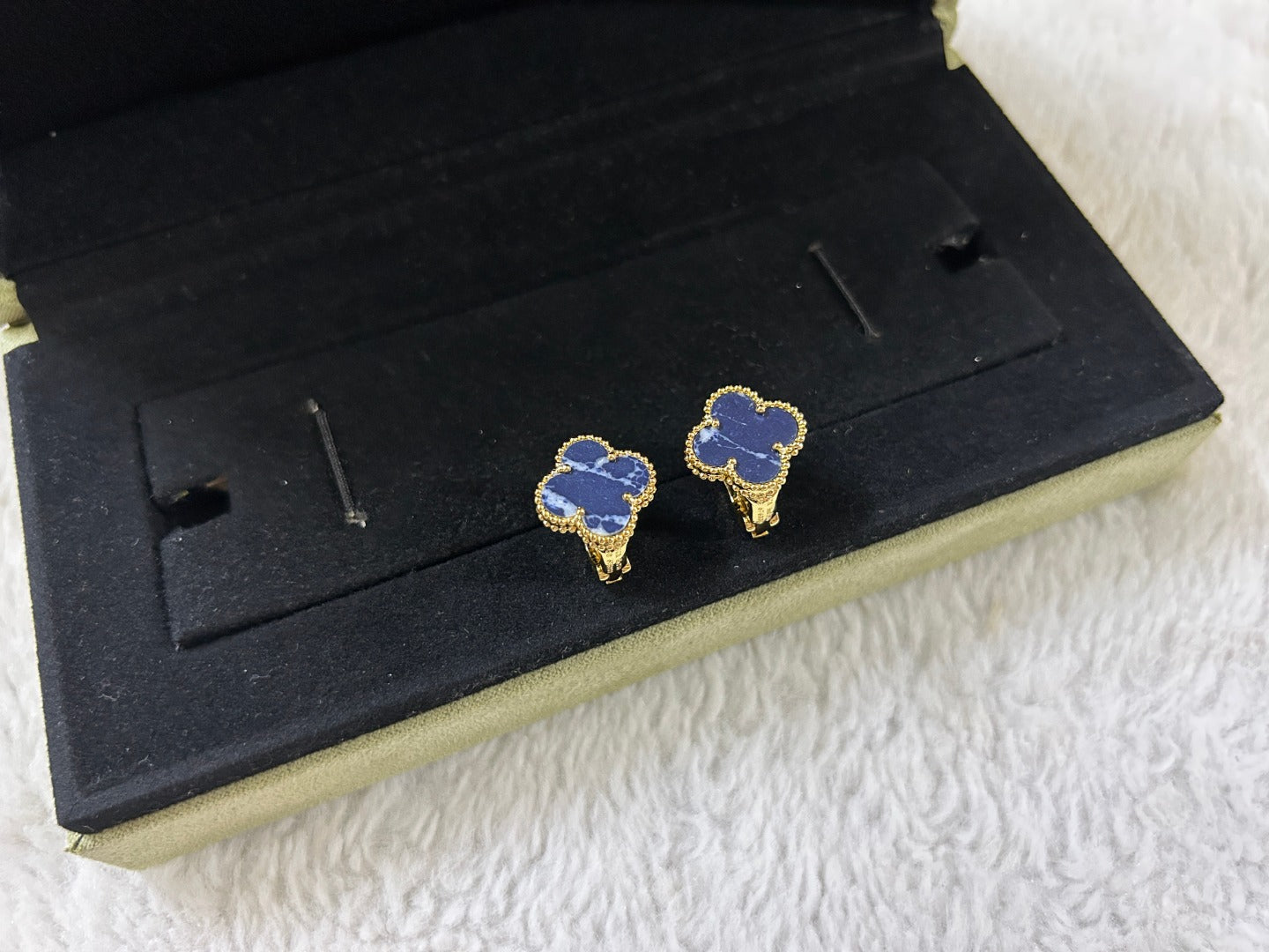 [Elowen Jewels]CLOVER PIETERSITE MEDIUM STUD EARRINGS