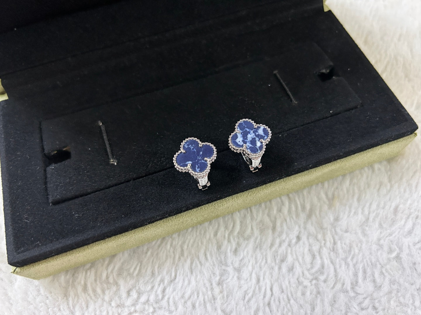 [Elowen Jewels]CLOVER PIETERSITE MEDIUM STUD EARRINGS