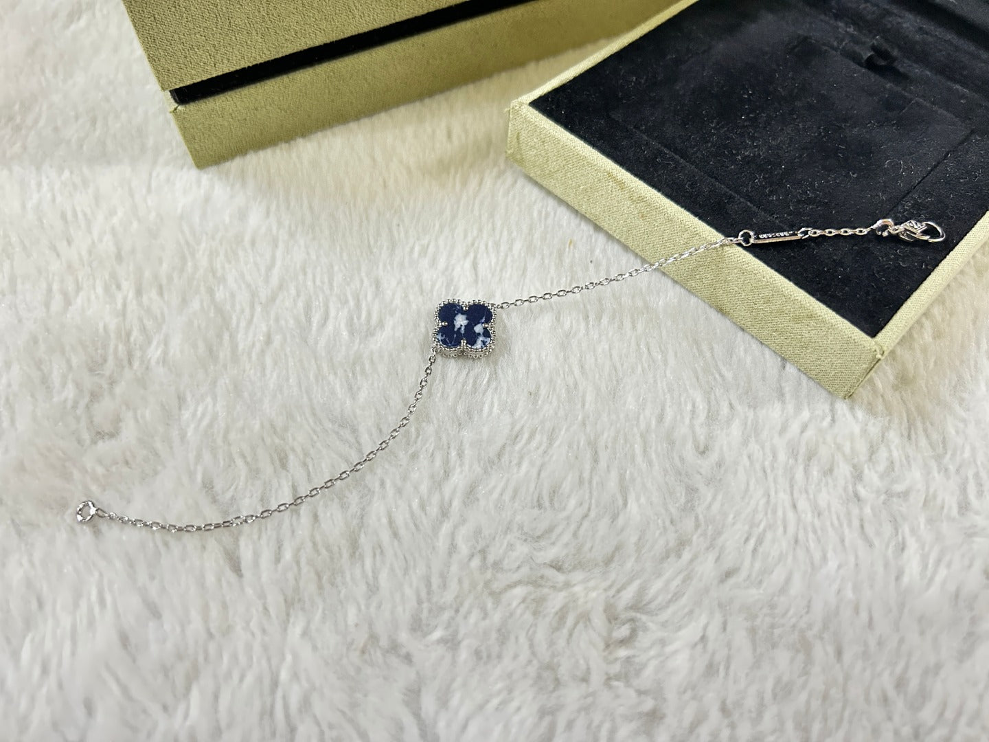 [Elowen Jewels]CLOVER 1 MOTIF PIETERSITE BRACELET