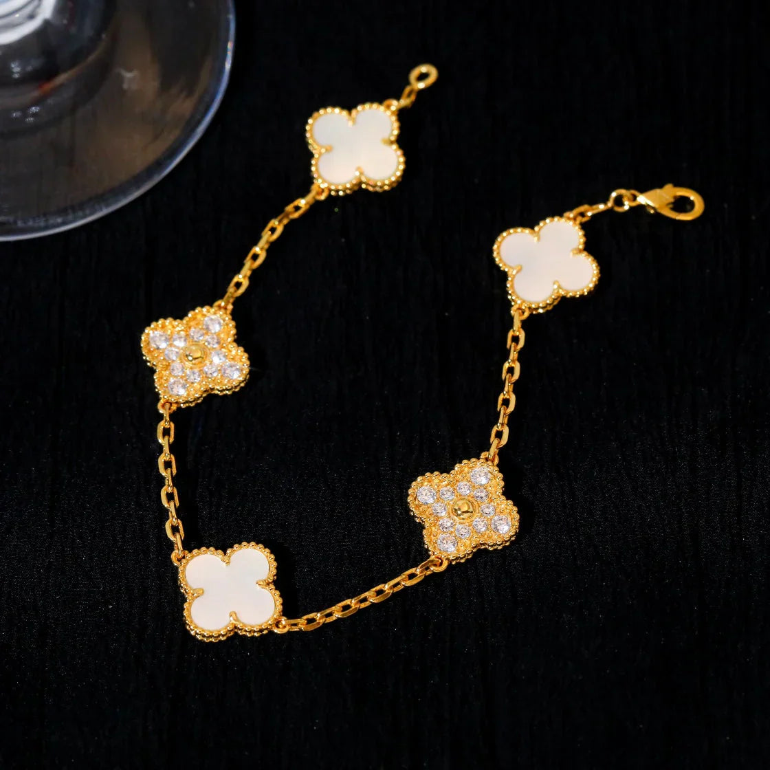 [Elowen Jewels]CLOVER WHITE PEARL MOP 5 MOTIF BRACELET COLLECTION