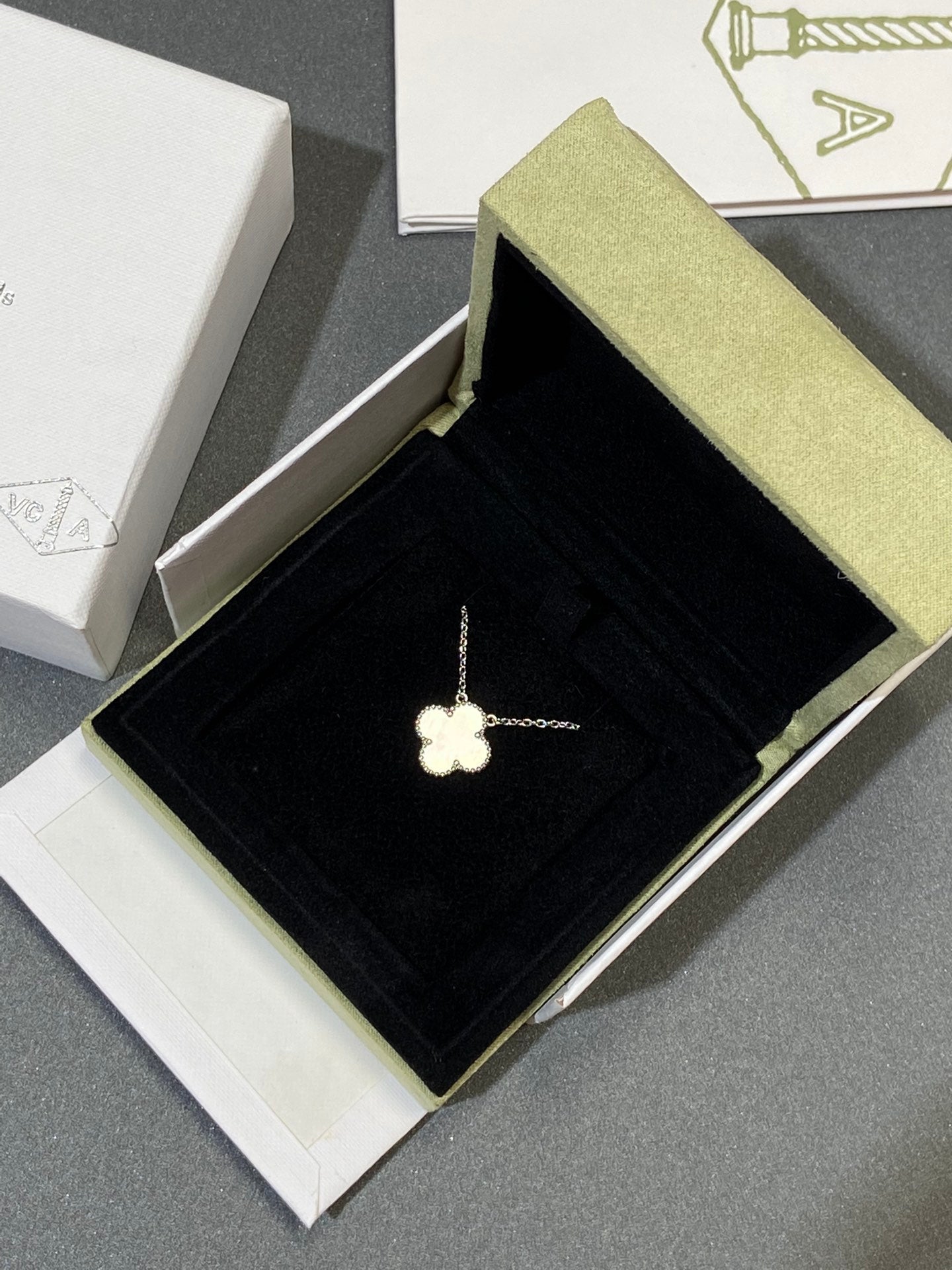[Elowen Jewels]CLOVER MEDIUM SILVER WHITE MOP NECKLACE