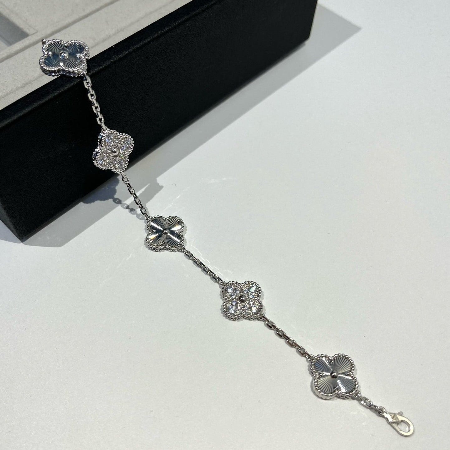 [Elowen Jewels] CLOVER 5 MOTIF LASER BRACELET COLLECTION