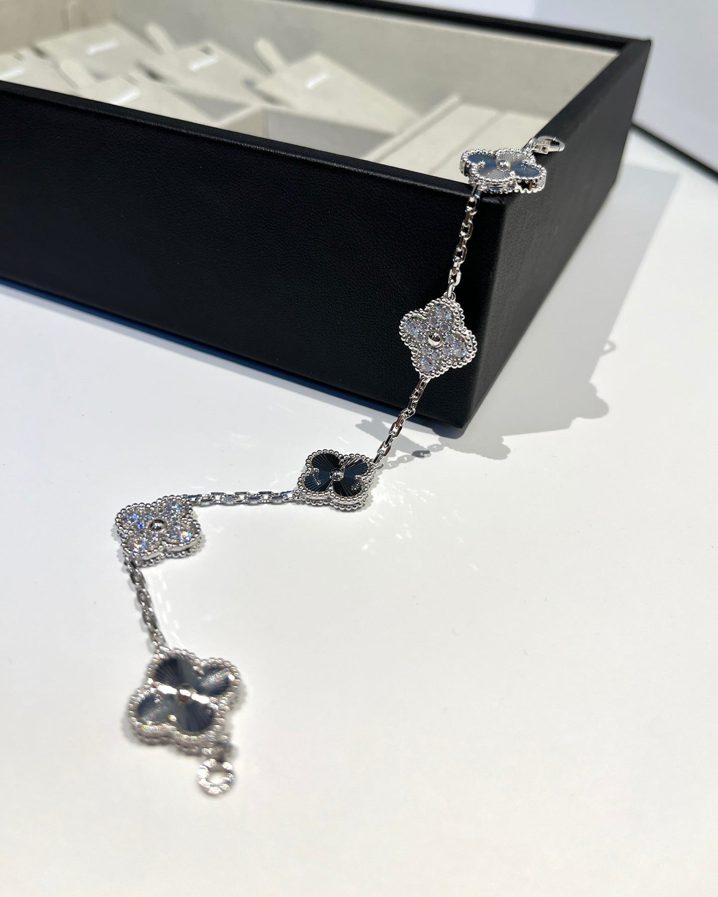 [Elowen Jewels] CLOVER 5 MOTIF LASER BRACELET COLLECTION