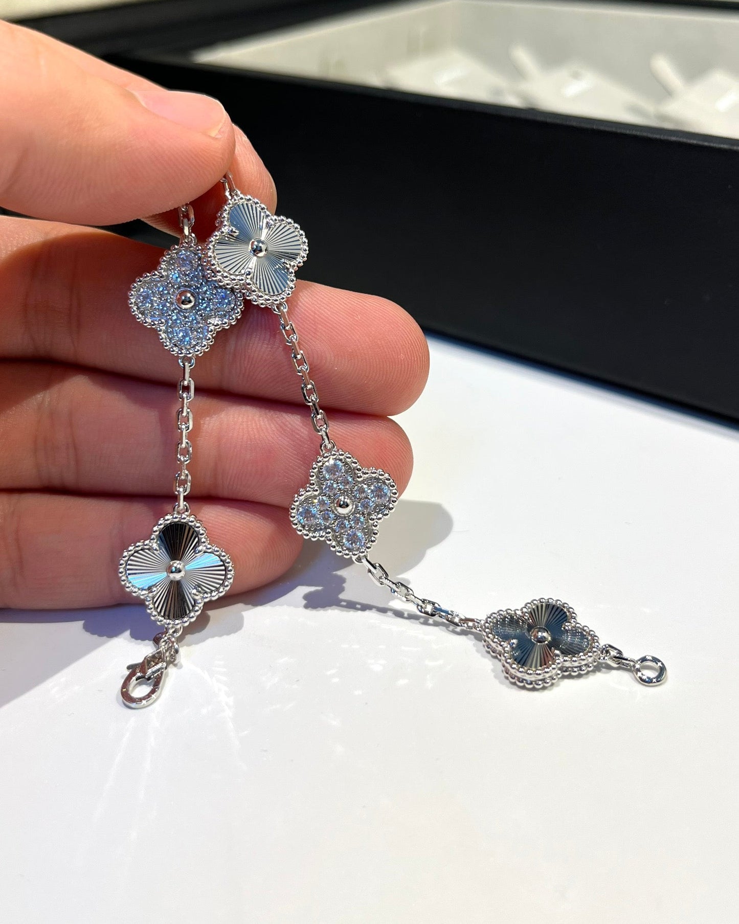 [Elowen Jewels] CLOVER 5 MOTIF LASER BRACELET COLLECTION