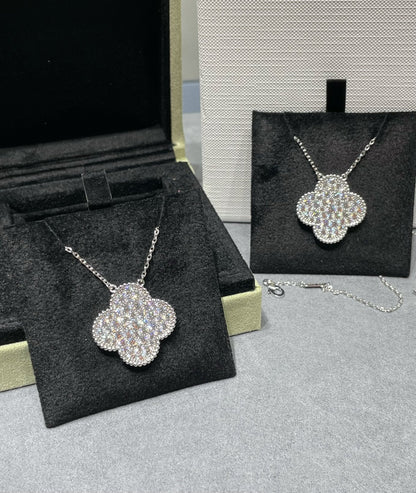 [Elowen Jewels]CLOVER 25MM LARGE PENDANT DIAMOND PAVED SILVER NECKLACE