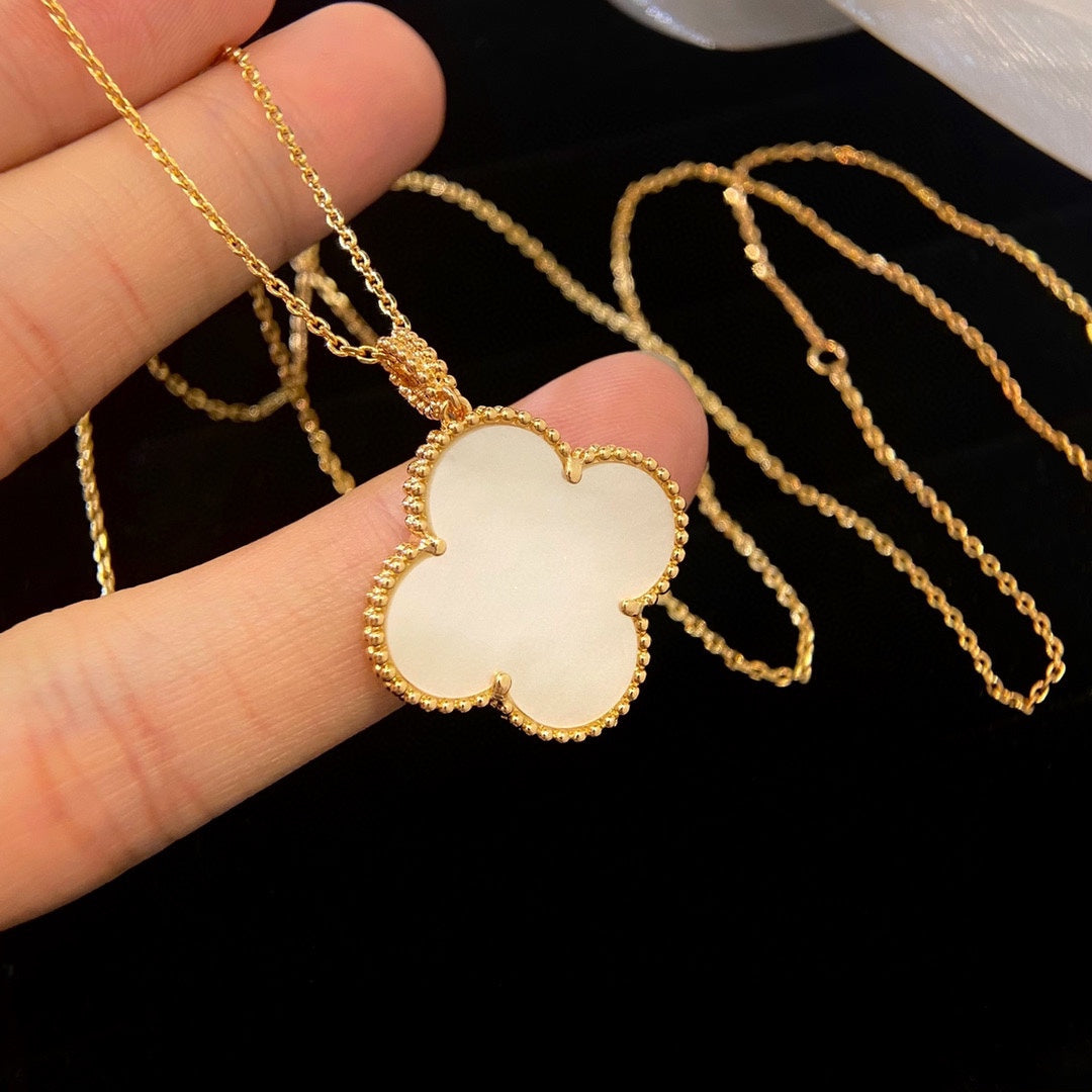 [Elowen Jewels]CLOVER 25MM MOP LARGE PENDANT NECKLACE