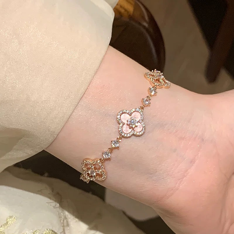 [Elowen Jewels]CLOVER 5 MOTIF PINK BLUE RED WHITE BRACELET