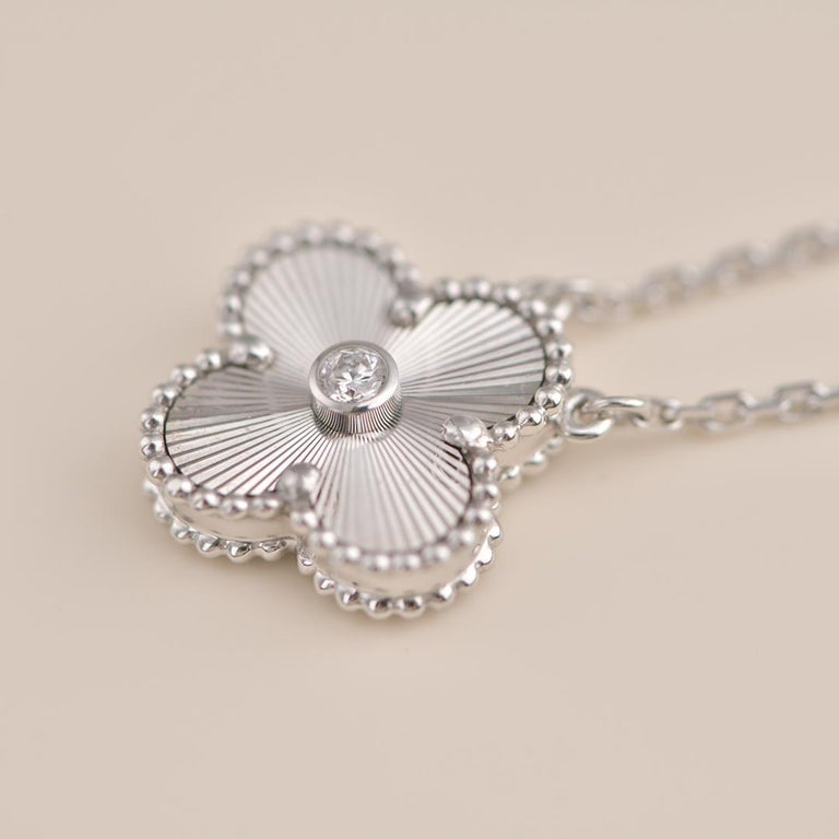 [Elowen Jewels]CLOVER  15MM DIAMOND LASER NECKLACE SILVER