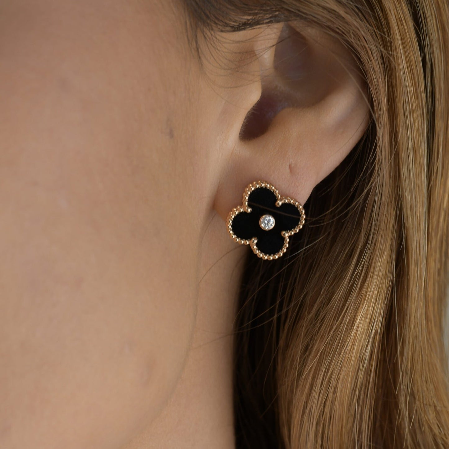 [Elowen Jewels]CLOVER MEDIUM 1 MOTIFS ONYX DIAMOND EARRINGS