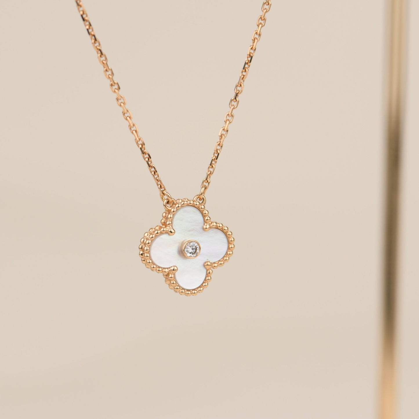 [Elowen Jewels]CLOVER 15MM DIAMOND WHITE FRITILLARIA NECKLACE