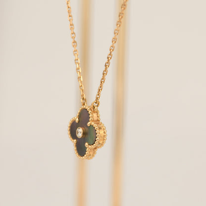 [Elowen Jewels]CLOVER 15MM DIAMOND AND MOTHER-OF-GREY NECKLACE