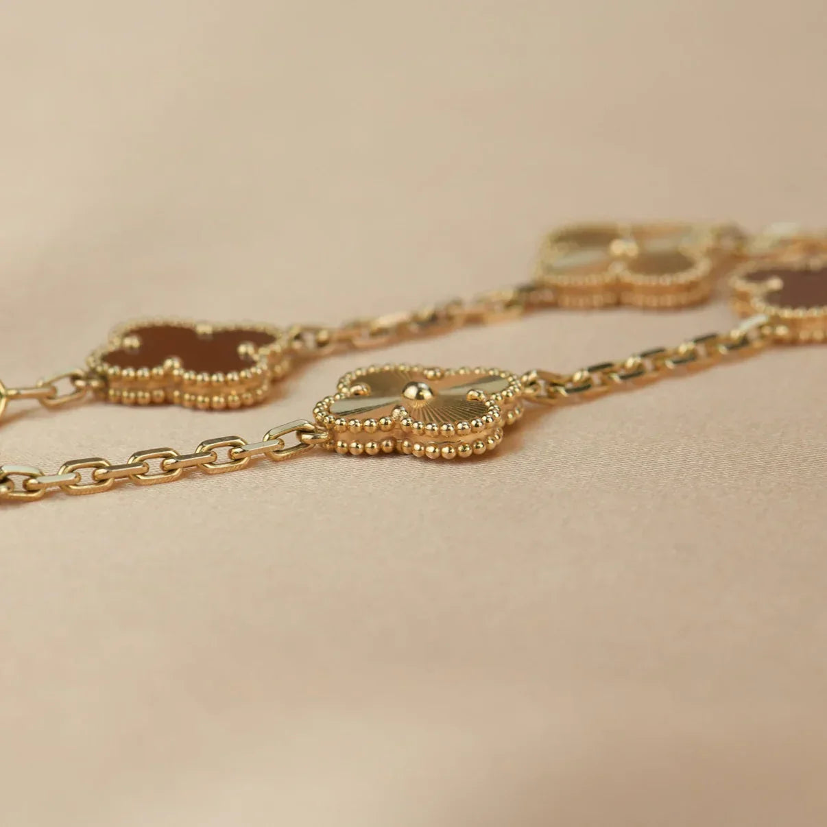 [Elowen Jewels] CLOVER 5 MOTIF RED CORNELIAN BRACELET COLLECTION