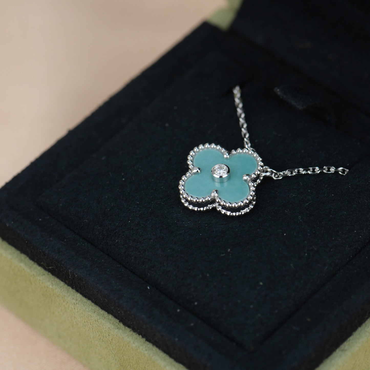 [Elowen Jewels]CLOVER 15MM DIAMOND SVRES PORCELAIN  NECKLACE SILVER