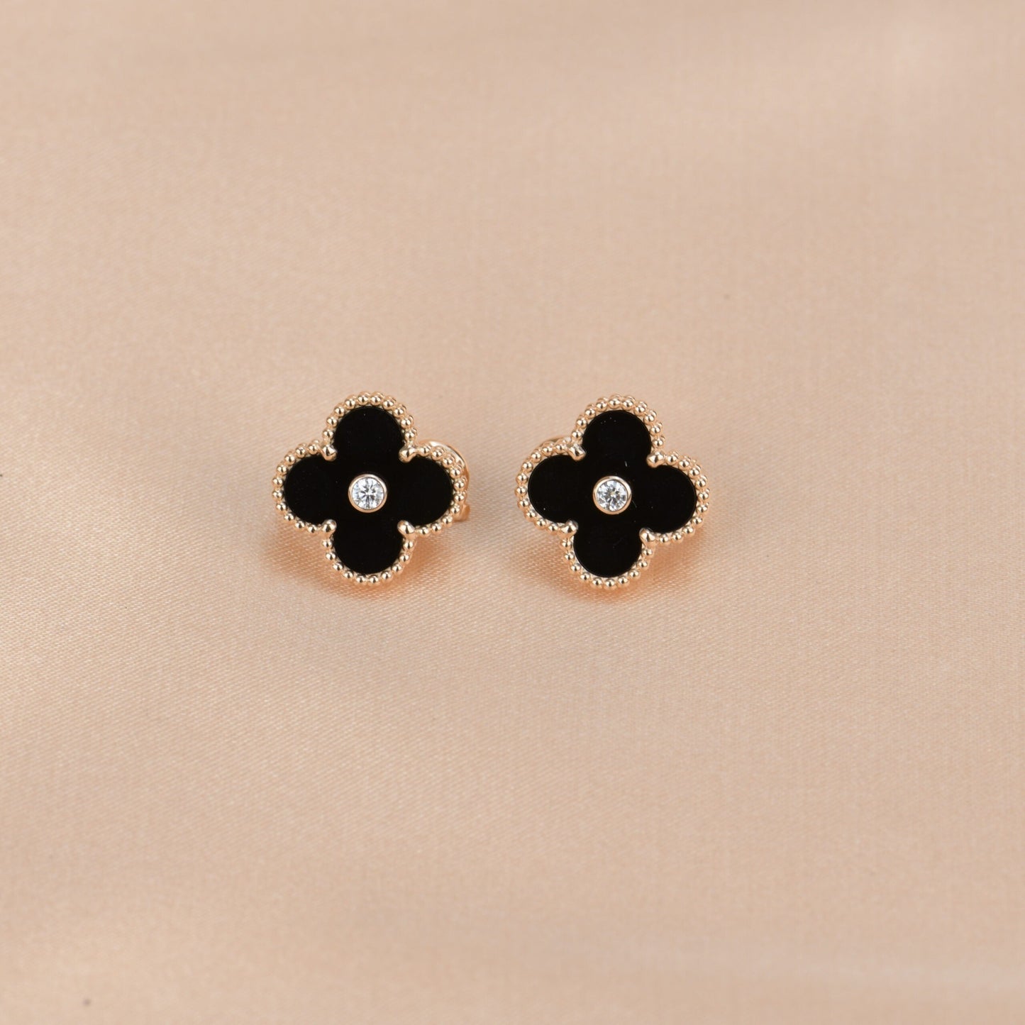 [Elowen Jewels]CLOVER MEDIUM 1 MOTIFS ONYX DIAMOND EARRINGS
