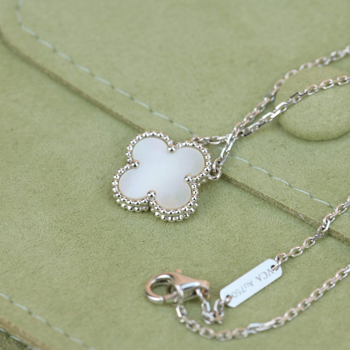 [Elowen Jewels]CLOVER  15MM WHITE MOTHER-OF-PEARL SILVER