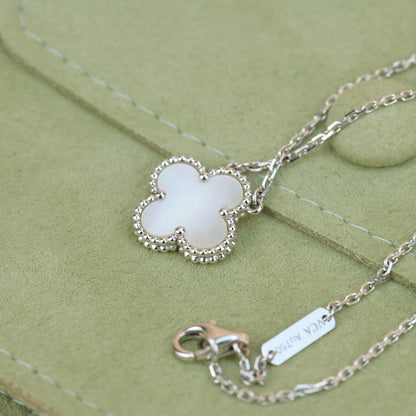 [Elowen Jewels]CLOVER  15MM WHITE MOTHER-OF-PEARL SILVER