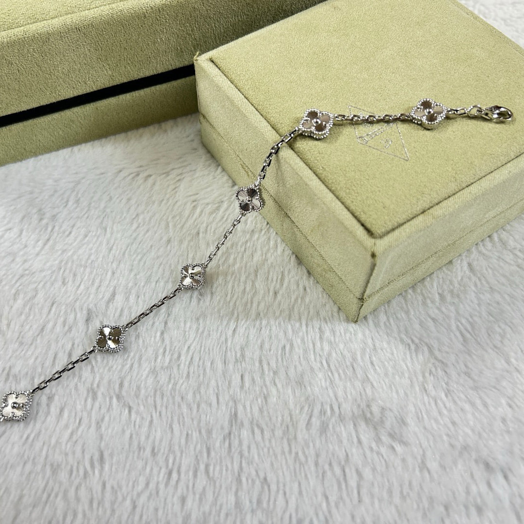 [Elowen Jewels]CLOVER 6 MOTIF DIAMOND BRACELET