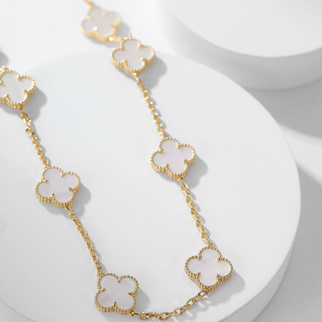 [Elowen Jewels]CLOVER 10 MOTIFS WHITE MOTHER OF PEARL NECKLACE